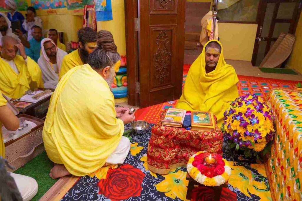 श्री हित प्रेमानंद जी महाराज अपने सद्गुरु देव के साथ